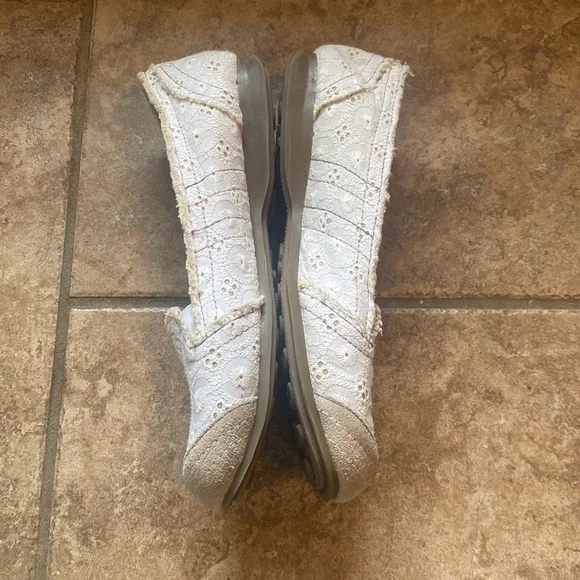 MUDD Bundle. Women's Cream and Gray Flats - Picture 3 of 16